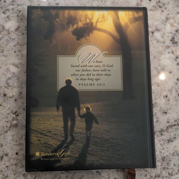 Christian Book Bundle (6): Jesus Calling, God's Front Door, Footprints of a P... - Picture 3 of 12